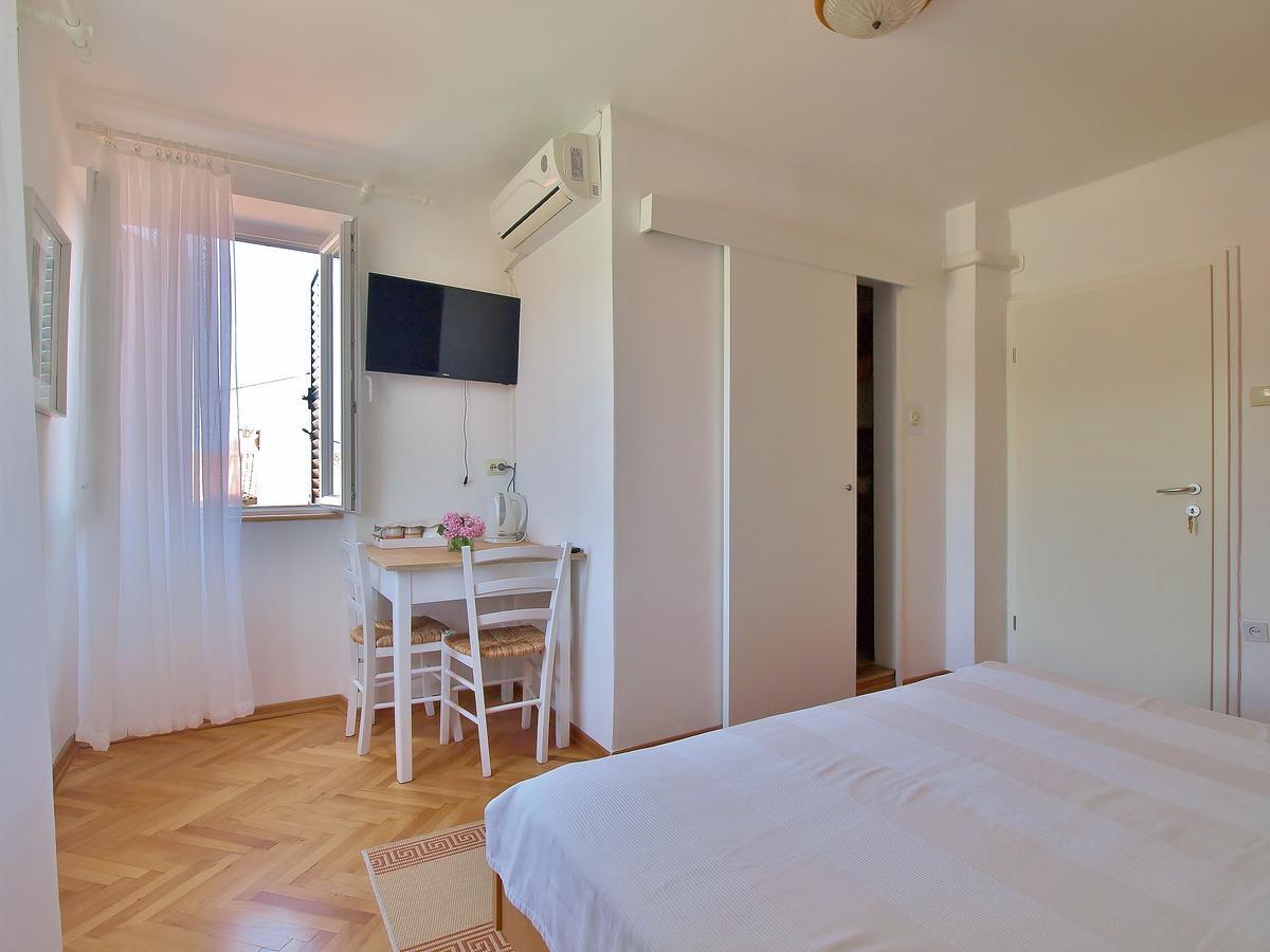 Rooms And Studio Old Town ราบ ภายนอก รูปภาพ