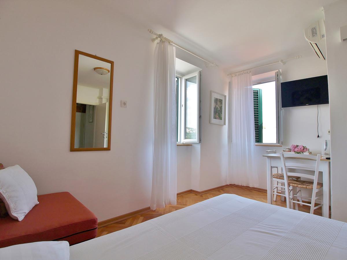 Rooms And Studio Old Town ราบ ภายนอก รูปภาพ